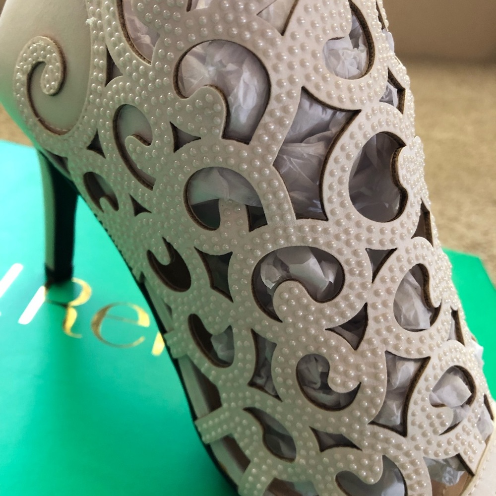 NEW J.Renee HIGH HEELS IN BOX